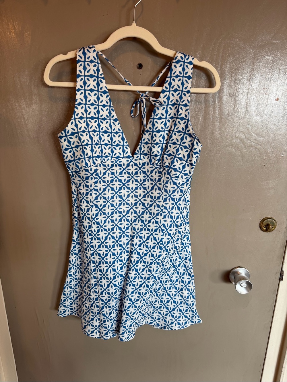 VRG GRL Sleeveless Blue & White Patterned V-Neck Dress